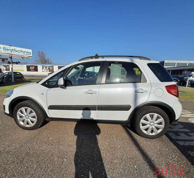 2012' Suzuki SX4 photo #1
