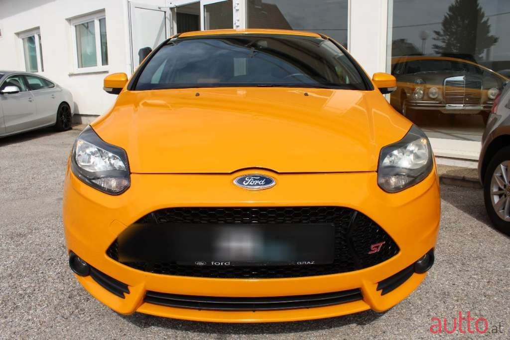 2012' Ford Focus photo #2