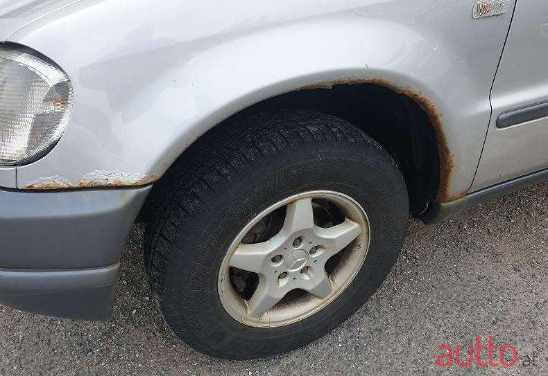 2001' Mercedes-Benz M-Klasse photo #2