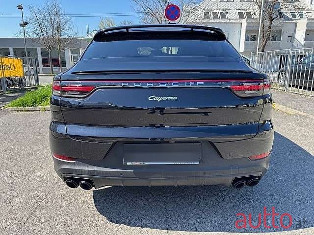 2020' Porsche Cayenne photo #6