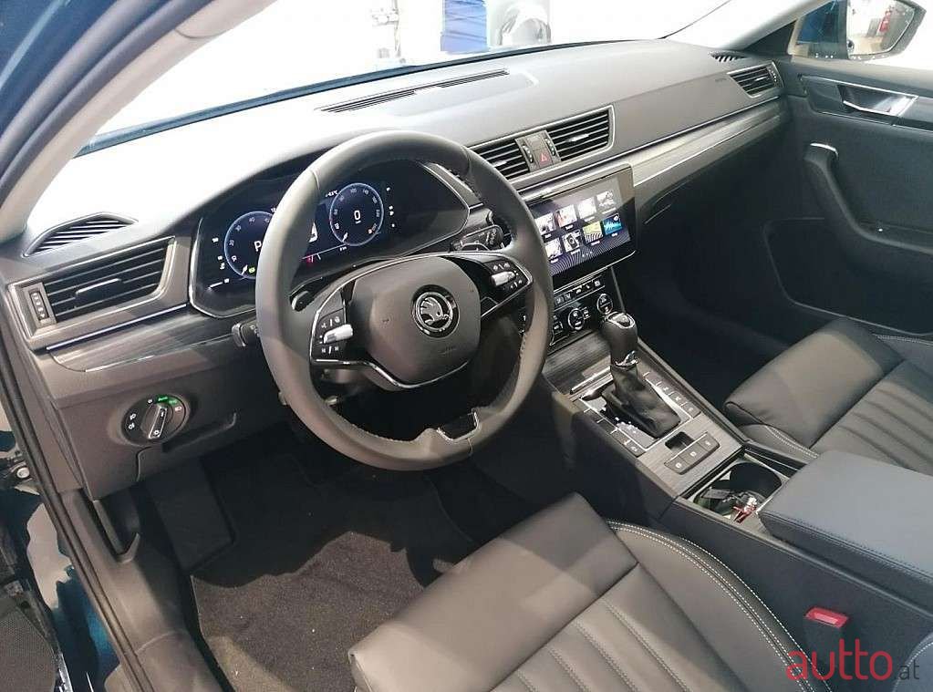 2023' Skoda Superb photo #3