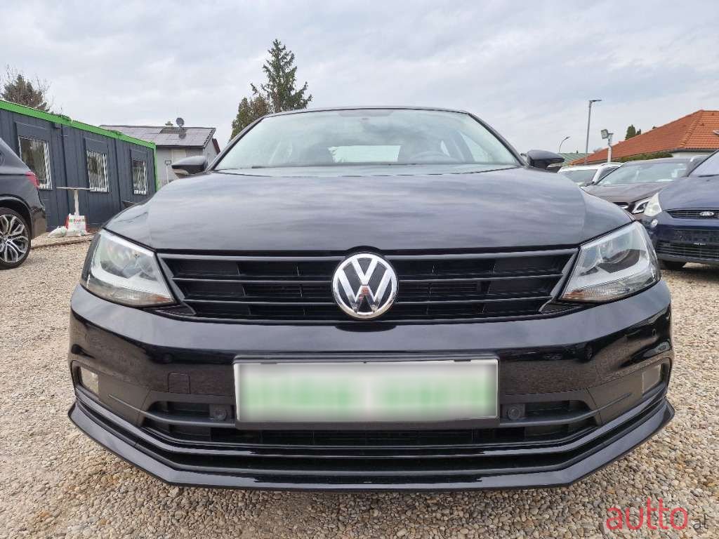 2016' Volkswagen Jetta photo #4