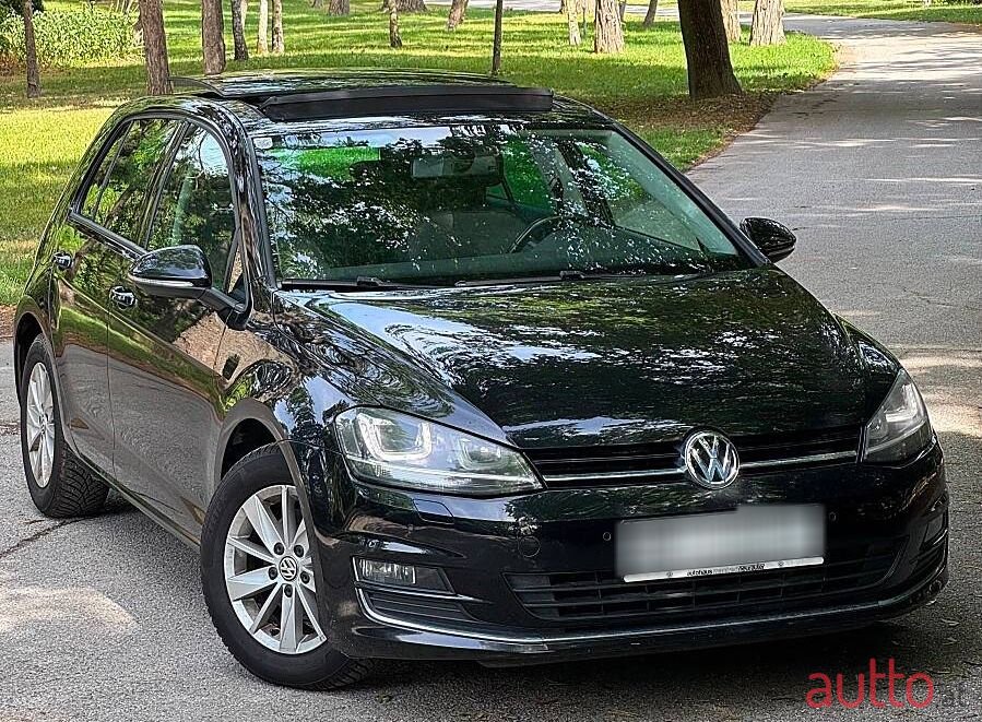 2012' Volkswagen Golf photo #2