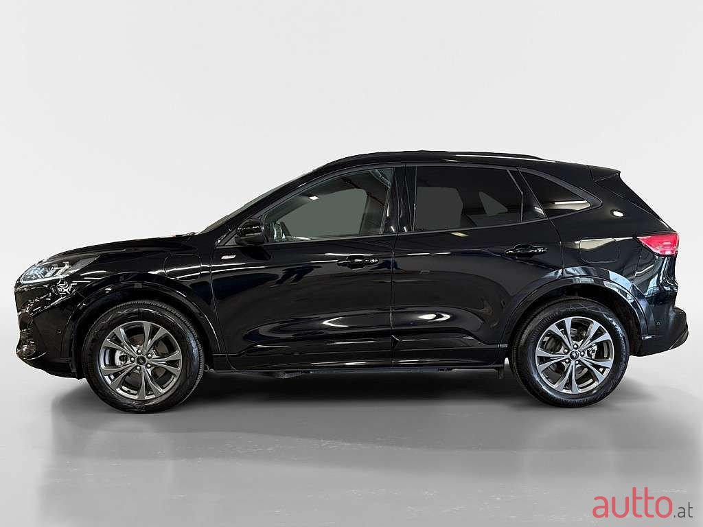 2023' Ford Kuga photo #2