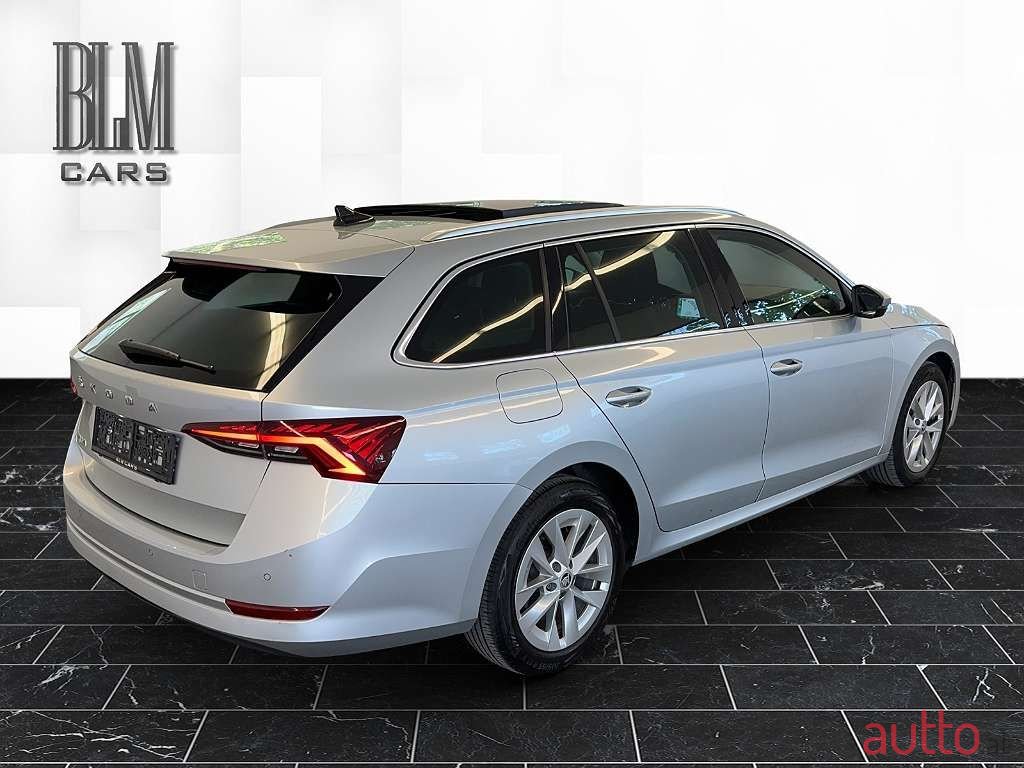 2020' Skoda Octavia photo #6
