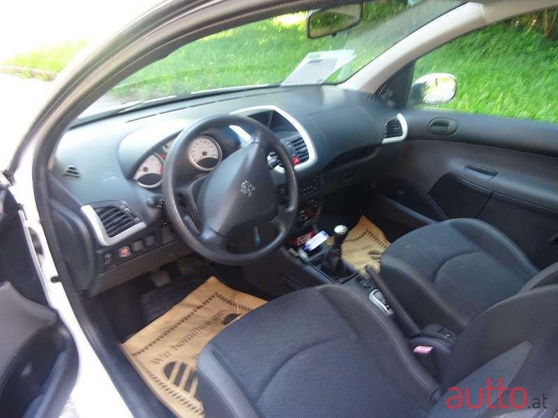 2011' Peugeot 206 photo #3