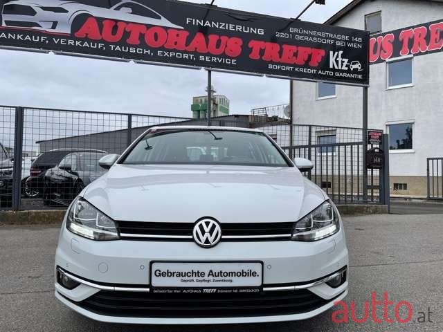 2018' Volkswagen Golf photo #2