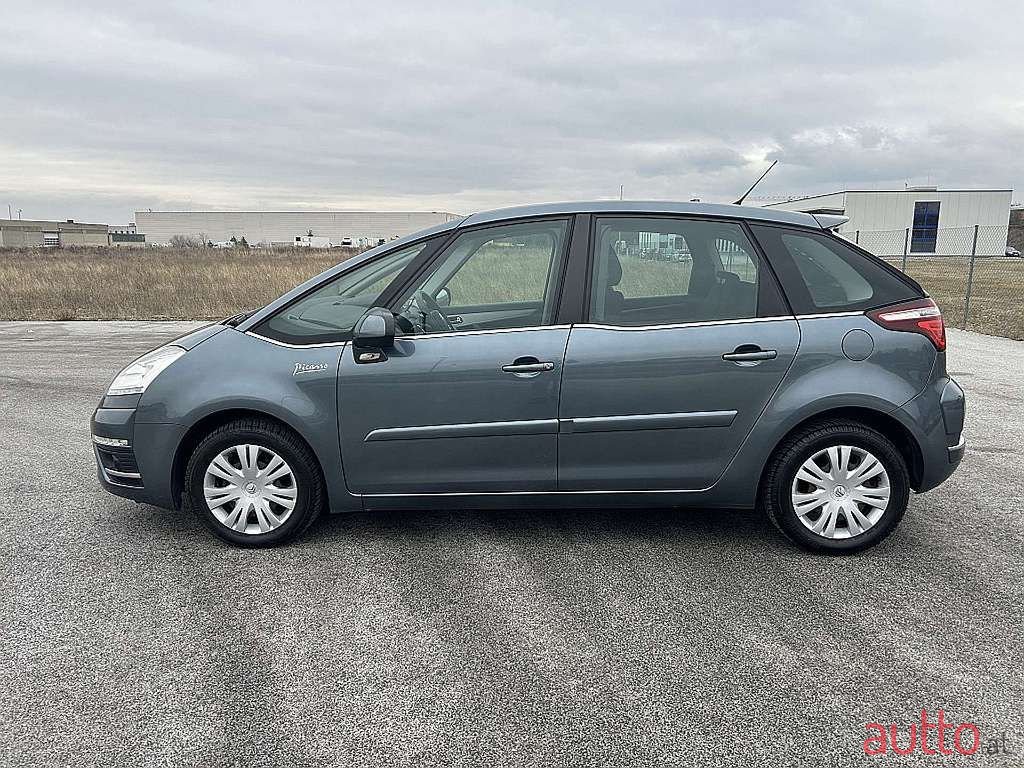 2012' Citroen C4 Picasso photo #5