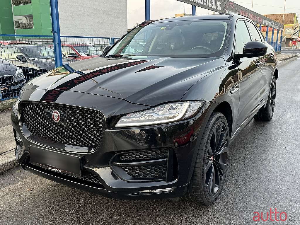 2017' Jaguar F-Pace photo #2