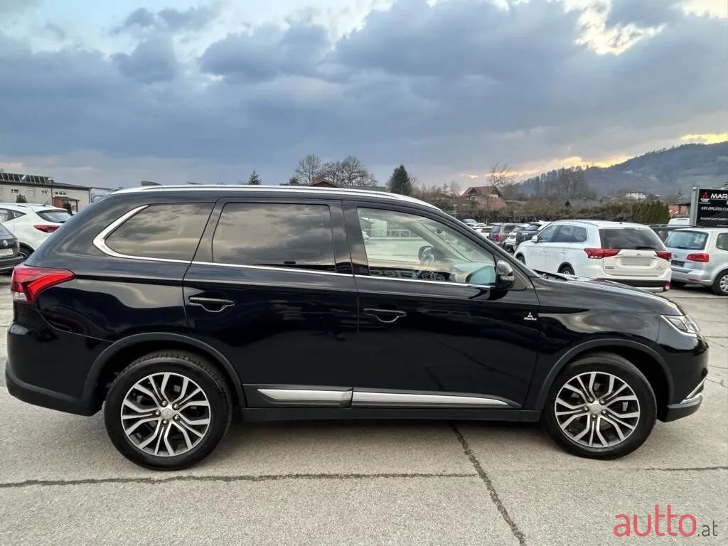 2017' Mitsubishi Outlander photo #5