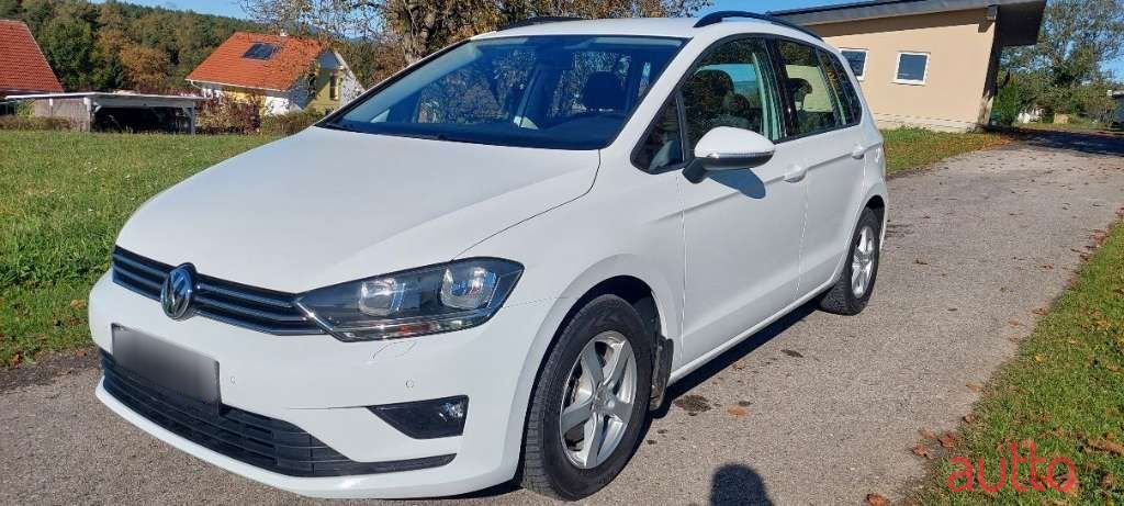 2017' Volkswagen Golf photo #6