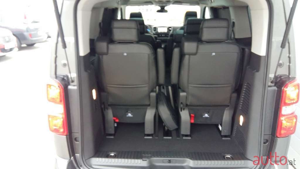 2022' Peugeot Traveller photo #5