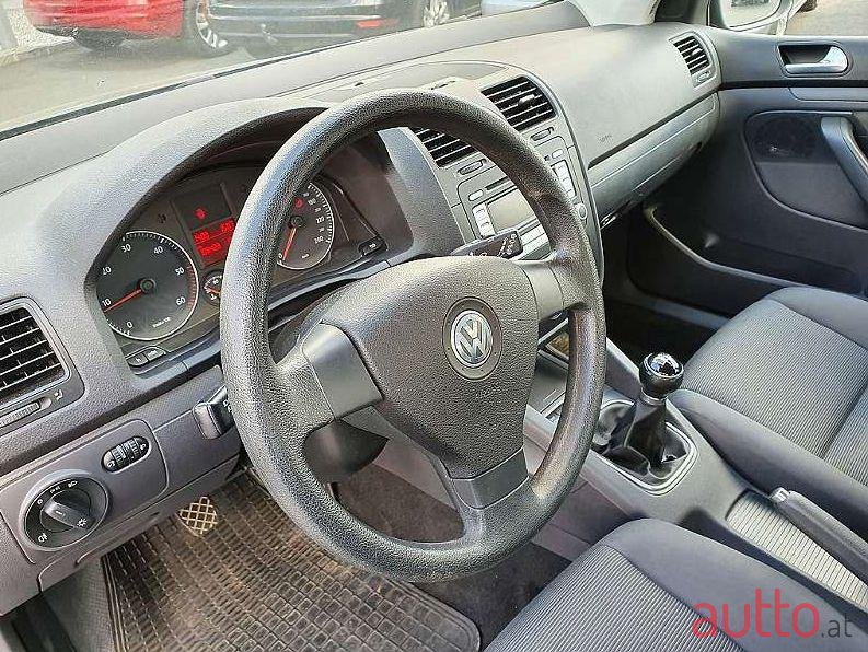 2007' Volkswagen Golf photo #2