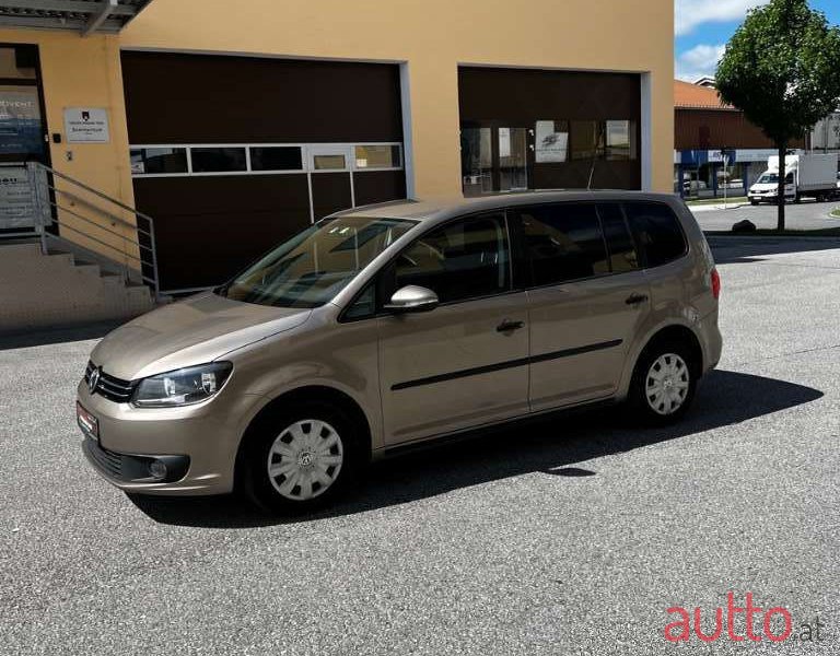 2012' Volkswagen Touran photo #2