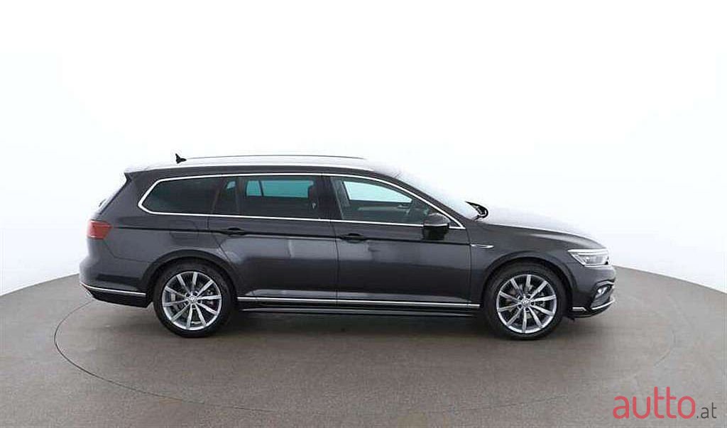 2020' Volkswagen Passat photo #2