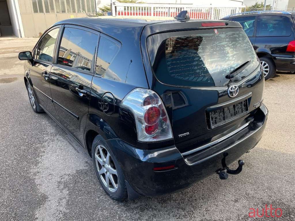 2004' Toyota Corolla photo #3