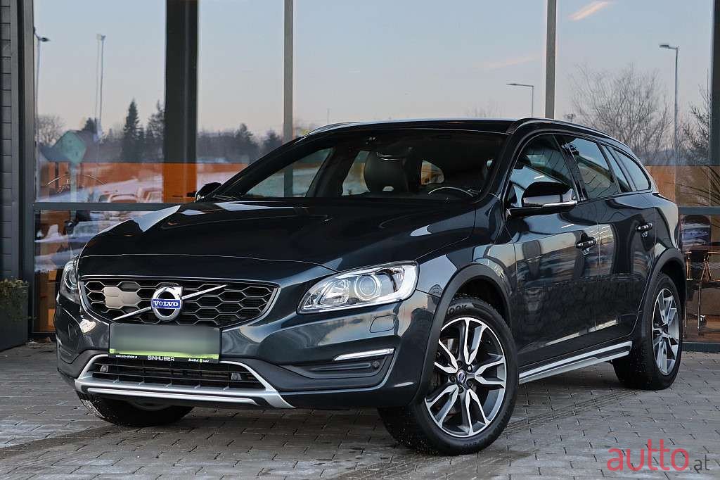 2017' Volvo V60 photo #1