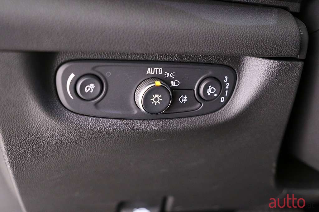 2019' Opel Insignia photo #6