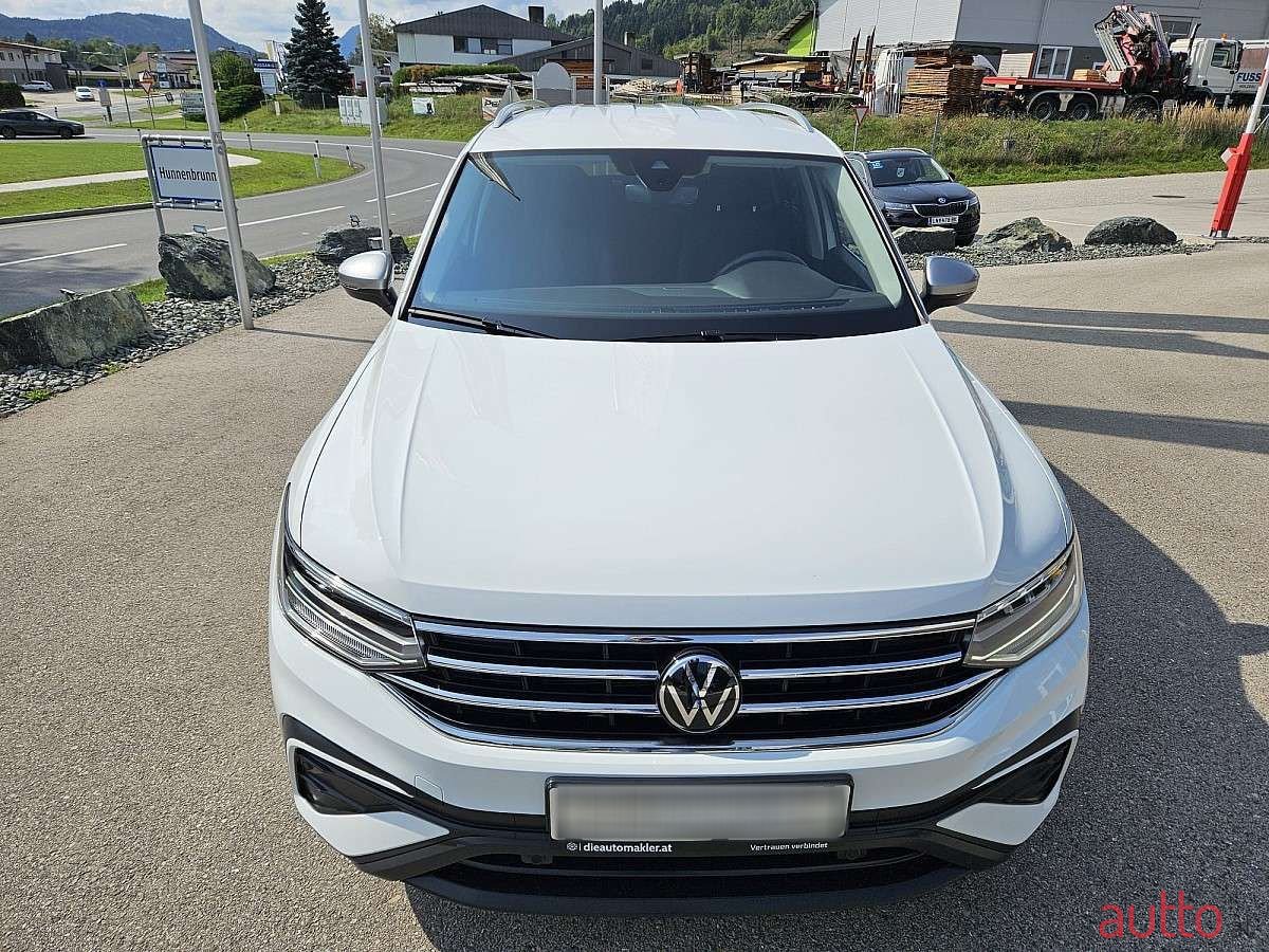 2024' Volkswagen Tiguan photo #5
