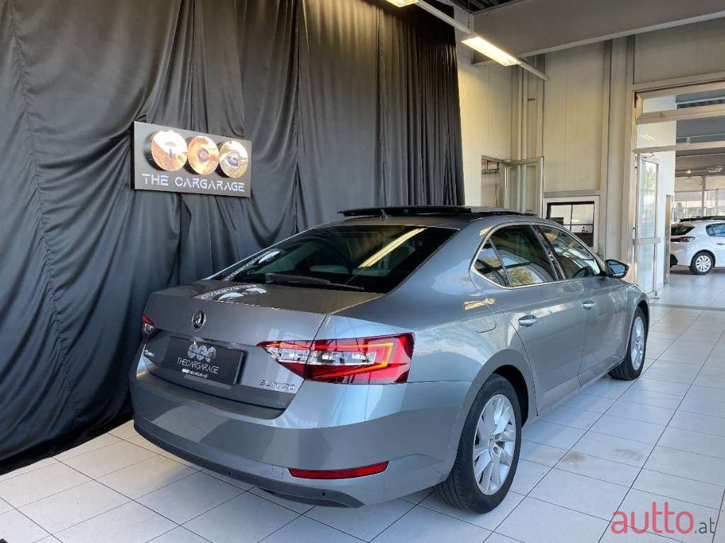 2019' Skoda Superb photo #5