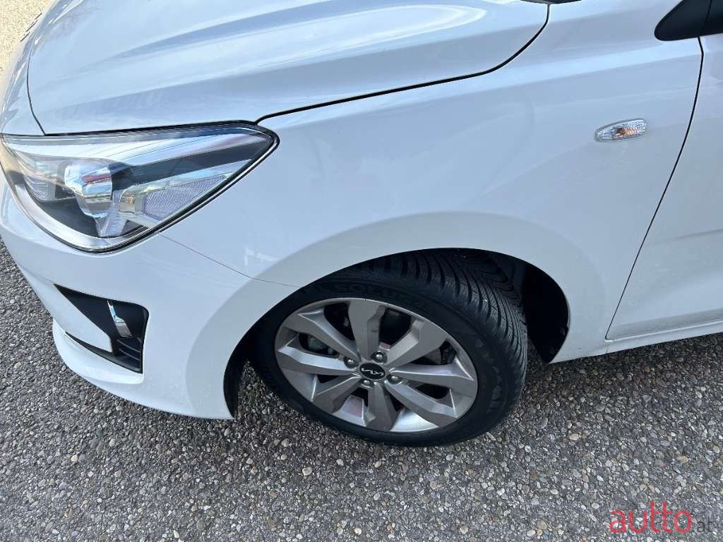 2022' Kia Rio photo #6