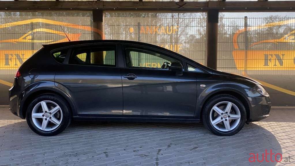 2010' SEAT Leon photo #6