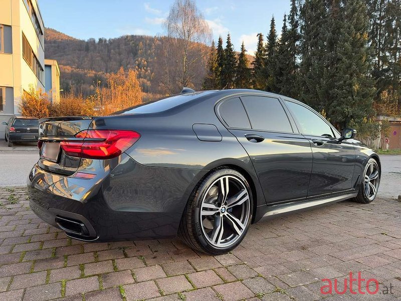 2015' BMW 7Er-Reihe photo #5