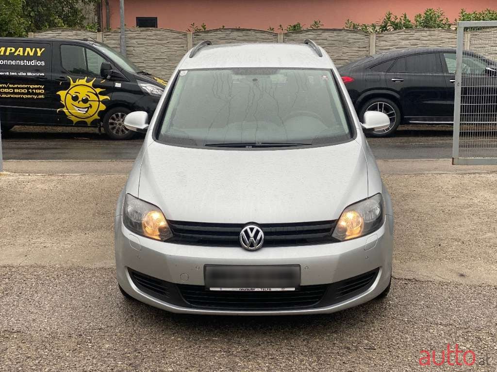 2010' Volkswagen Golf photo #4