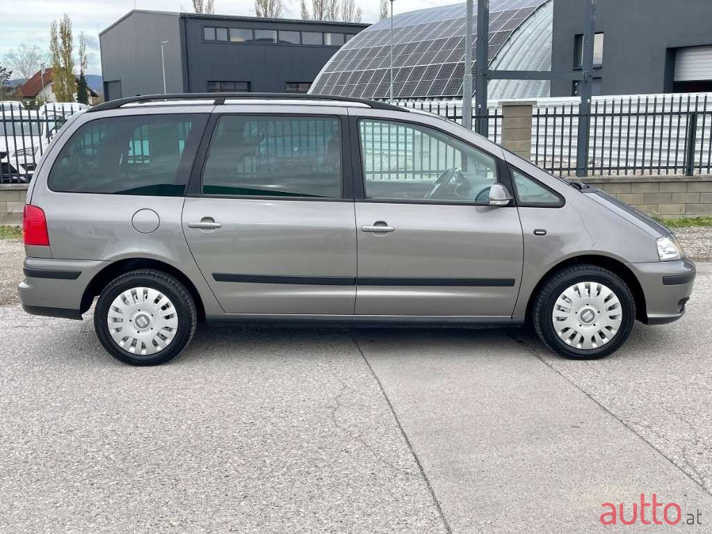 2010' SEAT Alhambra photo #5