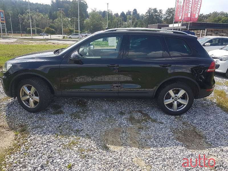 2014' Volkswagen Touareg photo #4