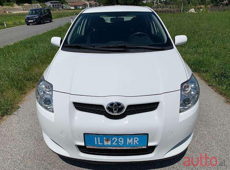 2008' Toyota Auris photo #1