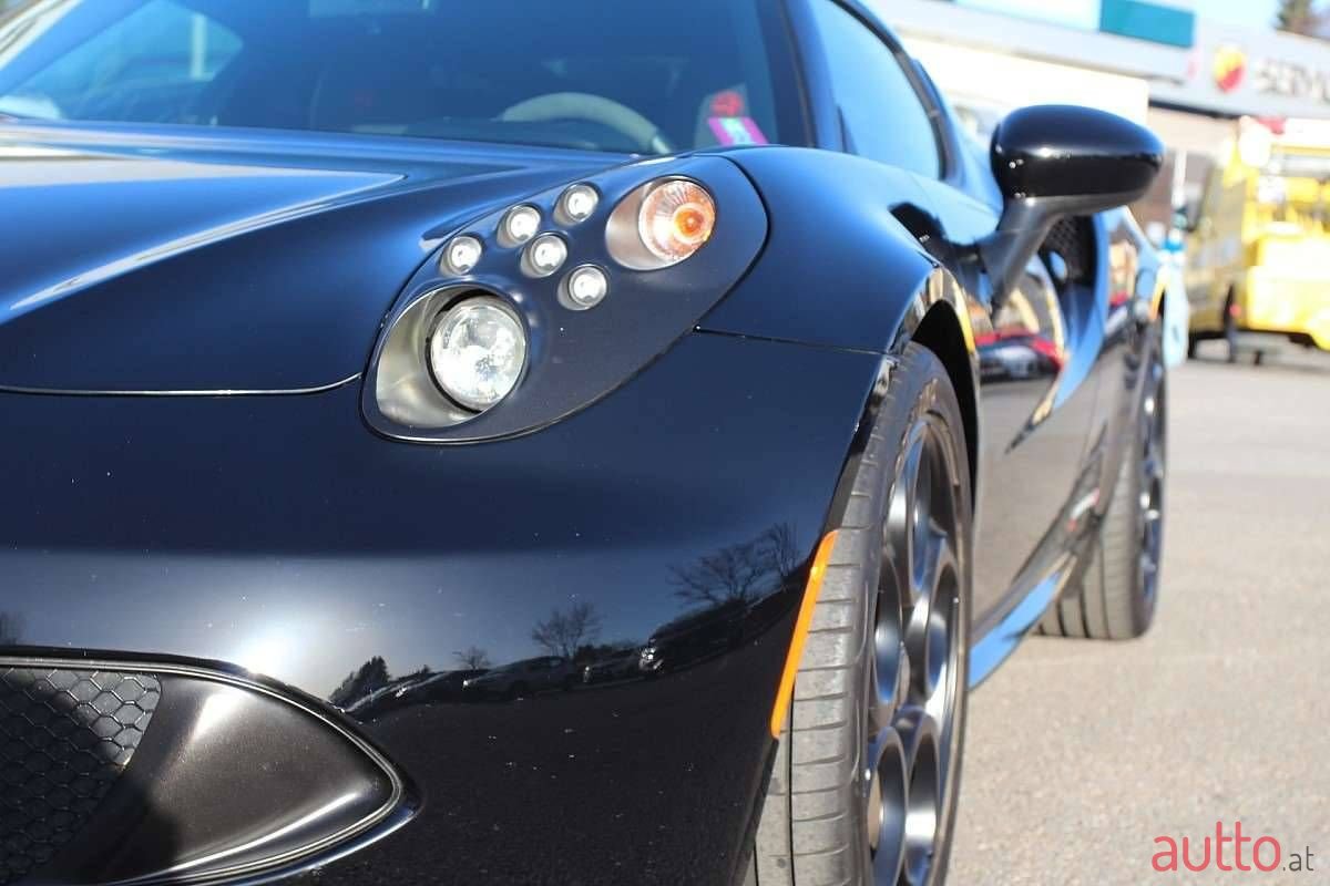 2015' Alfa Romeo 4C photo #5