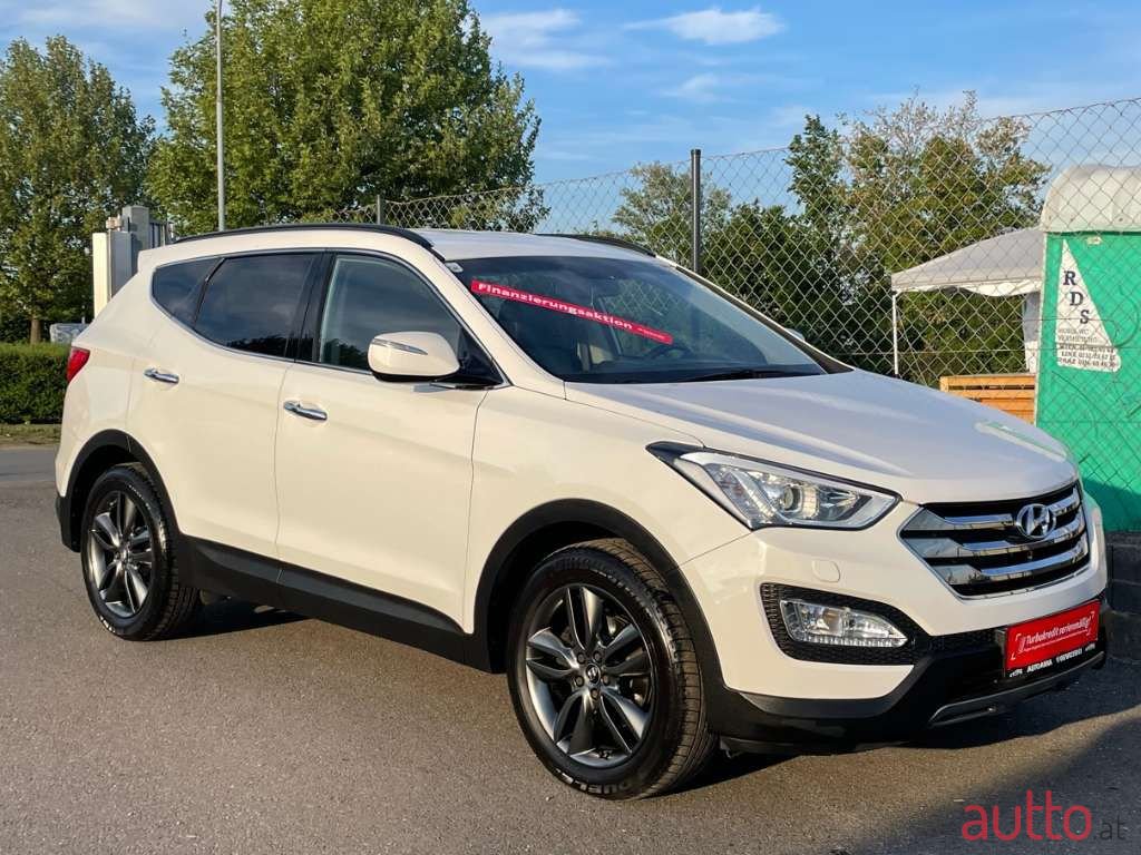 2012' Hyundai Santa Fe photo #4