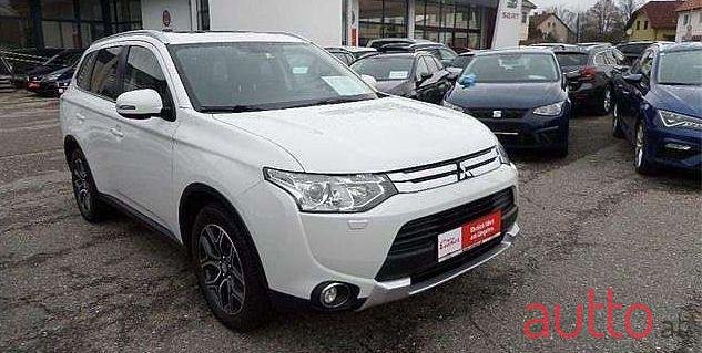 2014' Mitsubishi Outlander photo #2