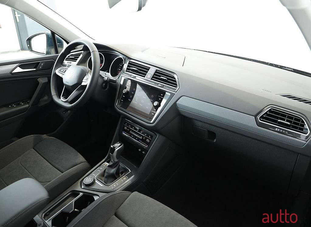 2023' Volkswagen Tiguan photo #6