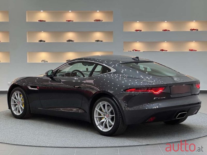 2019' Jaguar F-Type photo #3