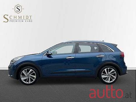 2017' Kia Niro photo #2