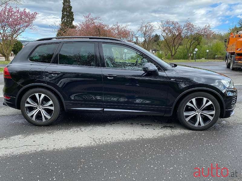 2012' Volkswagen Touareg photo #4