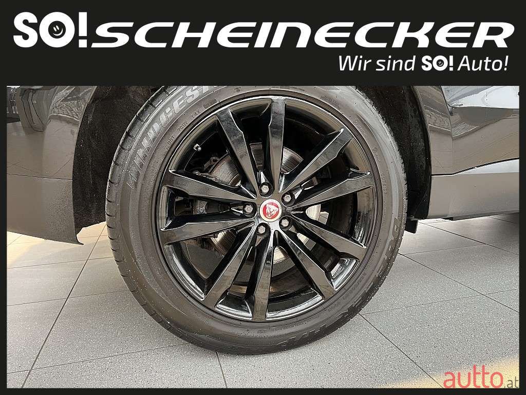 2017' Jaguar F-Pace photo #5