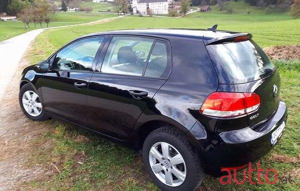 2010' Volkswagen Golf photo #3