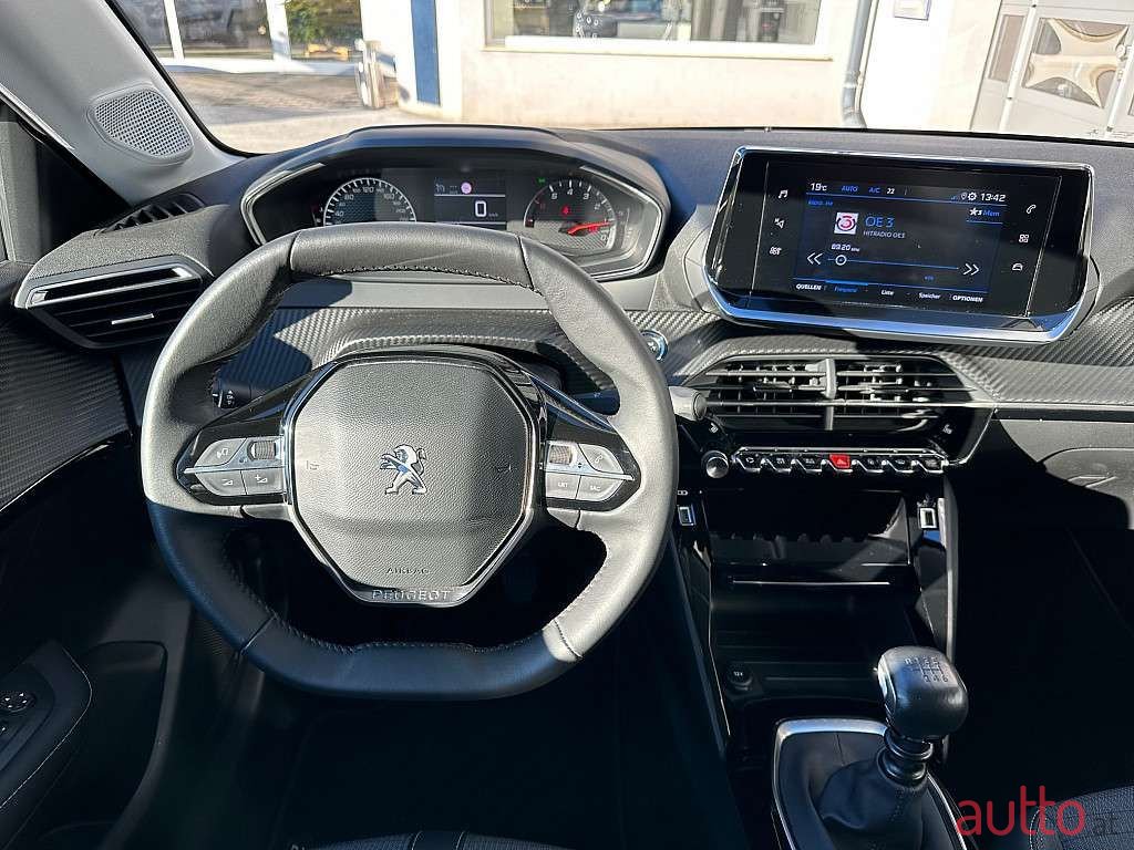 2022' Peugeot 208 photo #5