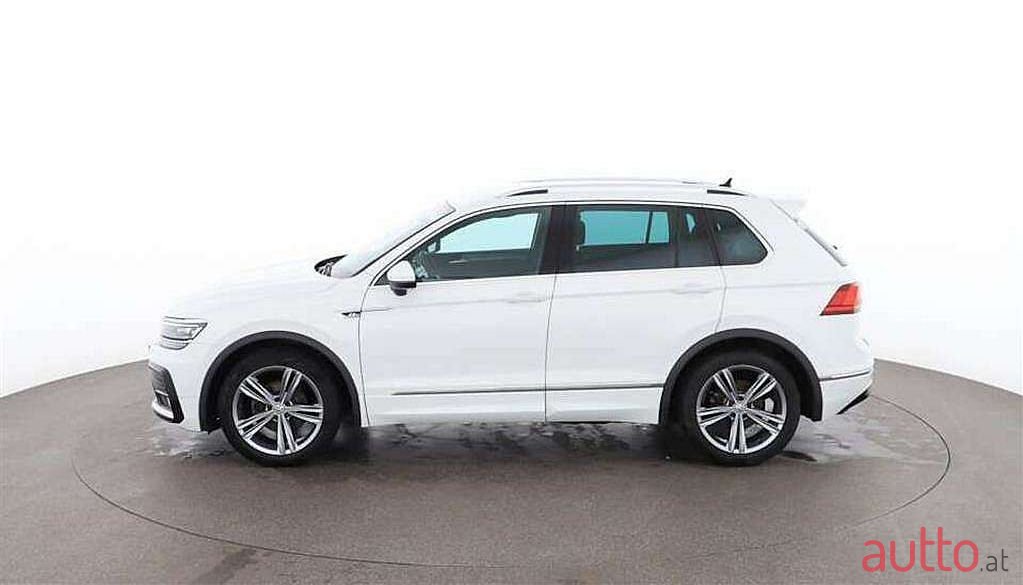 2019' Volkswagen Tiguan photo #4