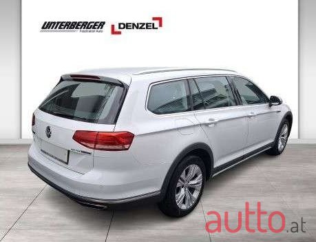 2017' Volkswagen Passat photo #4