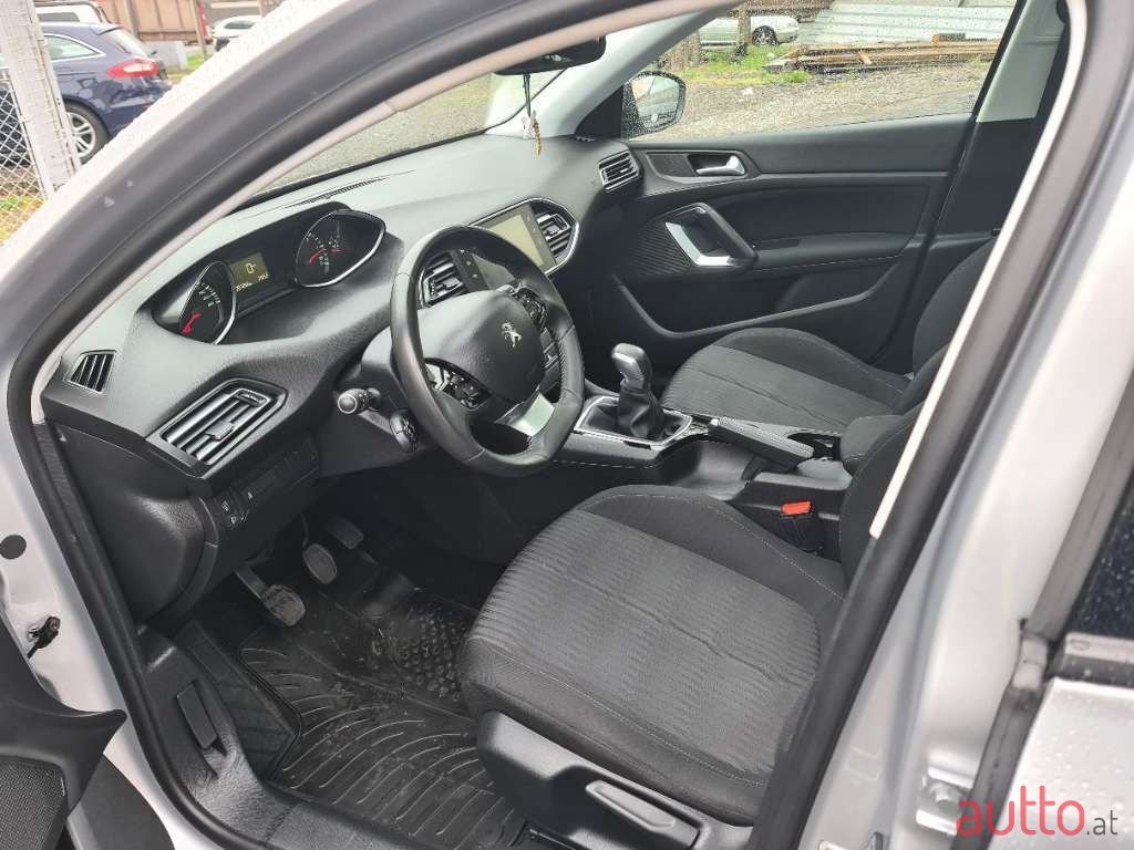 2014' Peugeot 308 photo #6