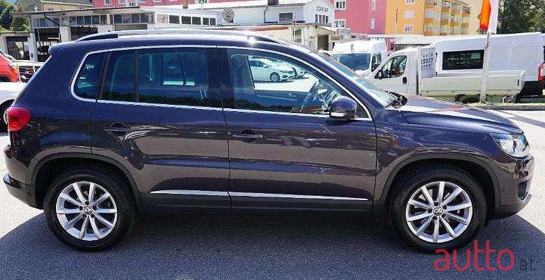 2015' Volkswagen Tiguan photo #1