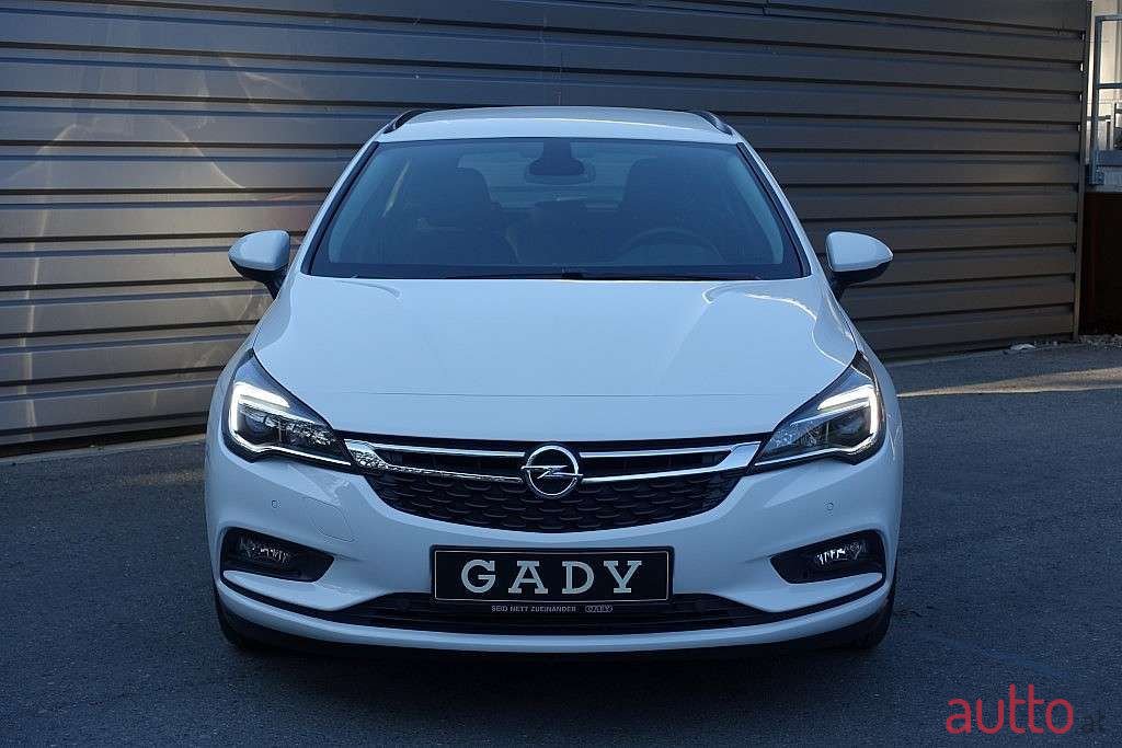 2019' Opel Astra photo #2