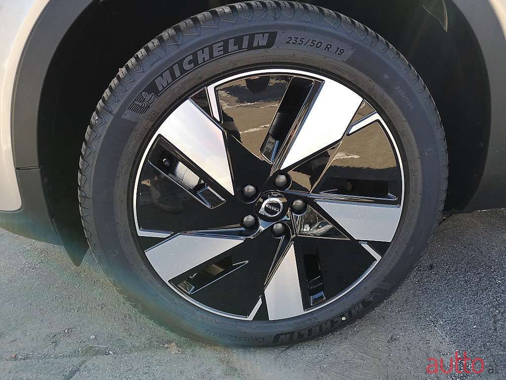 2023' Volvo XC40 photo #6