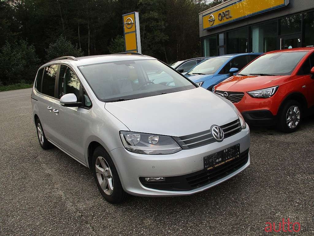 2011' Volkswagen Sharan photo #1