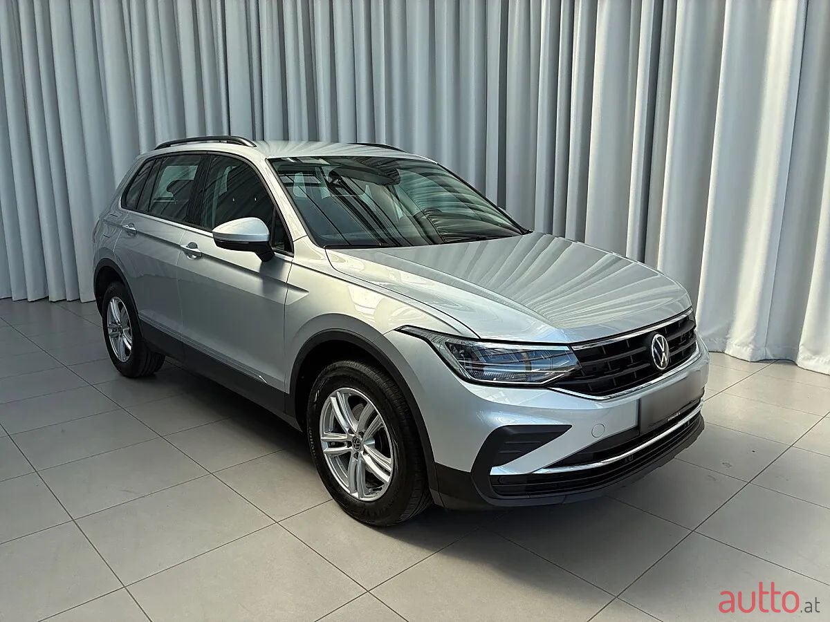 2023' Volkswagen Tiguan photo #3