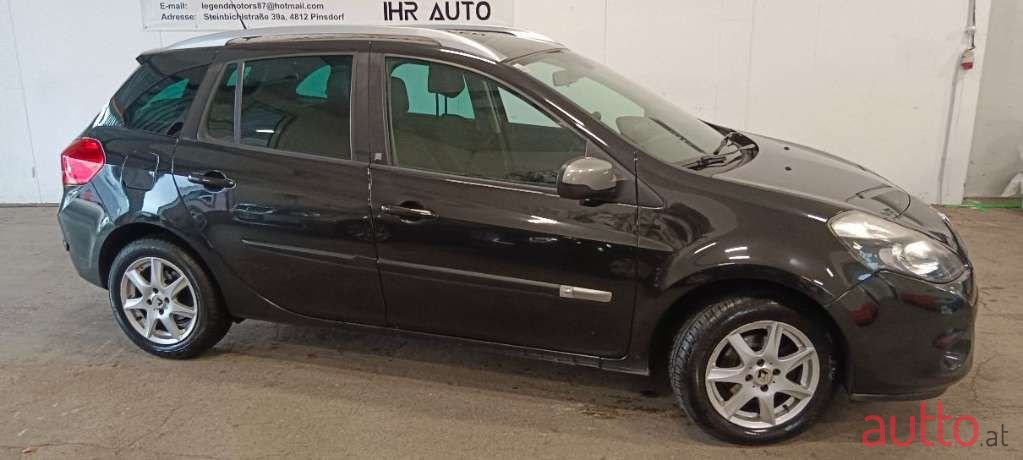 2011' Renault Clio photo #2